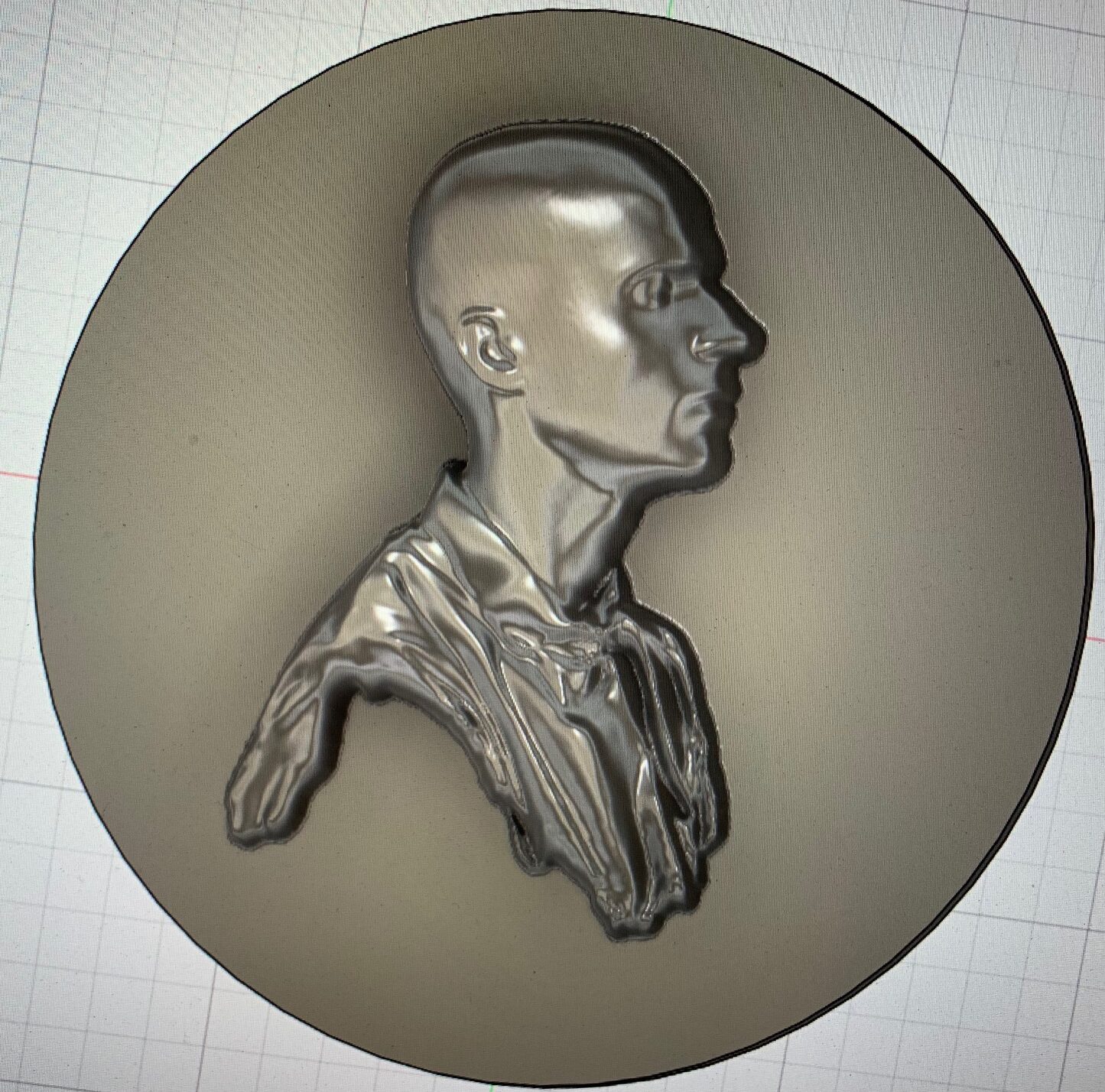 Tête sculptée en bas relief