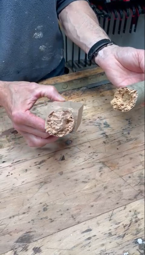 Miniature de la vidéo d'une greffe d'un pied de chaise en bois