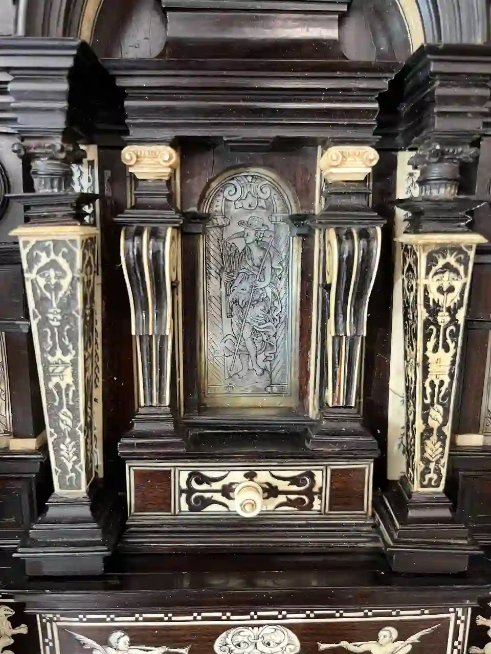 gaine-sur-meuble-ancien-restauration